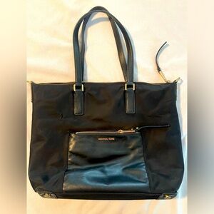 Michael Kors Large Black Jet Set Messenger Purse Bag Nylon/Leather Stash Pkt